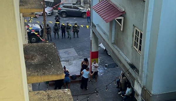 Police Confrontation and Missing Weapon in Colón During Carnival