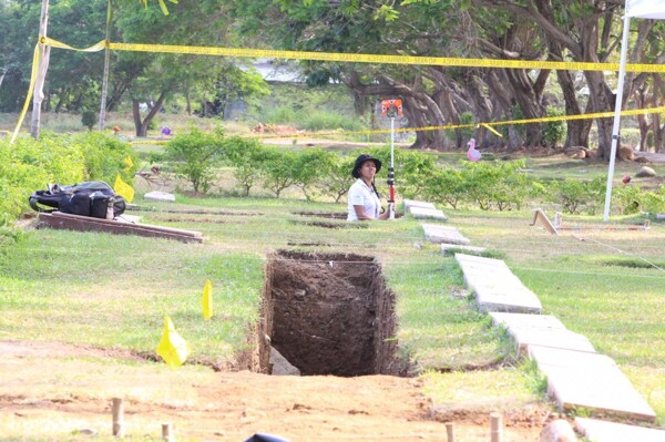 Продолжаются эксгумации на кладбище в Панаме для установления жертв вторжения 1989 года