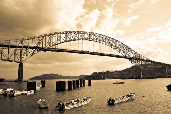 美洲大桥：连接的象征与巴拿马工程奇迹