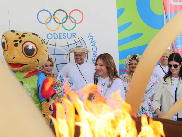 青年运动会火炬点燃巴拿马