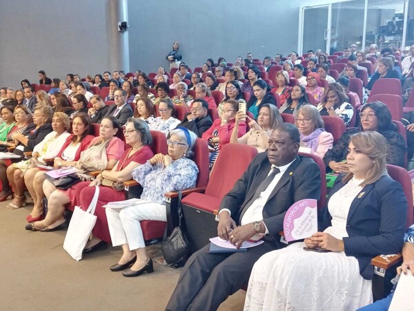 Mides Minister Urges Deputies to Decide on INAMU