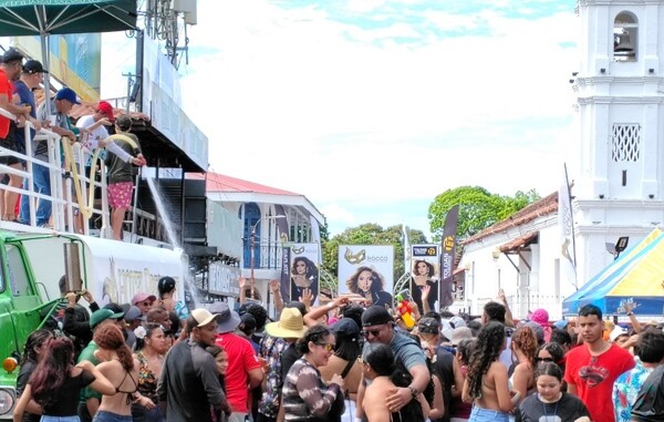 Las Tablas Prepares for the Country's Main Carnival