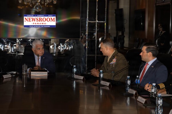 美军南方司令部司令访问巴拿马以加强安全合作