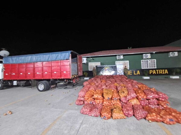Panamanian Border Agents Seize Nearly 400 Undocumented Sacks of Onions