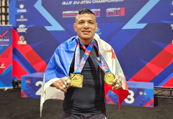 Панамский спортсмен Леонардо Гонсалес выигрывает золото в No Gi на турнире IBJJF US Open