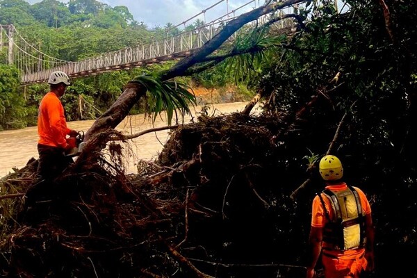 Class Suspended in Panama Due to Adverse Weather