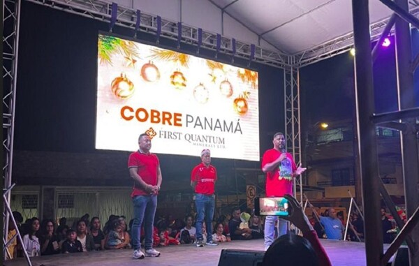 Мэрия Пенономе и Cobre Panamá зажгли рождественские огни