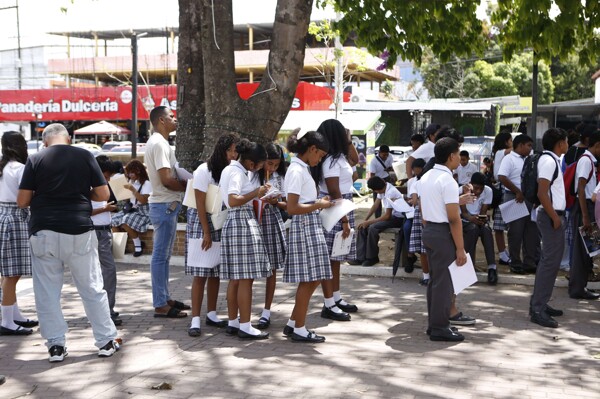 巴拿马两千多名学生因校舍损坏而通过模块化学习