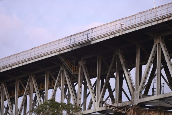 美洲大桥火灾后关闭