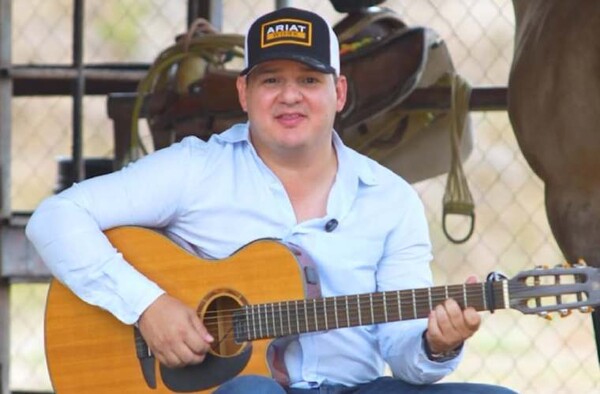 Panamanian Singer Celsito Quintero Proposes to Partner