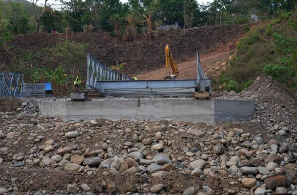 Bridge Construction Improves School Access in Panama