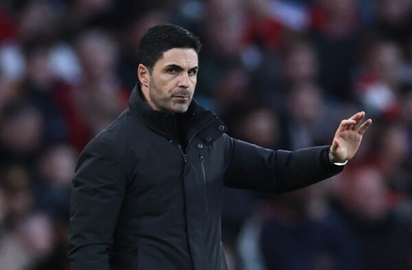 Arsenal fights for Champions League quarterfinal spot