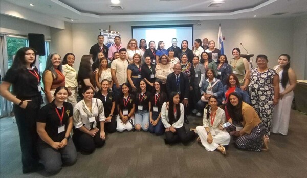 Panamanian Surgical Technicians Receive Support at International Congress for Law and Professionalization