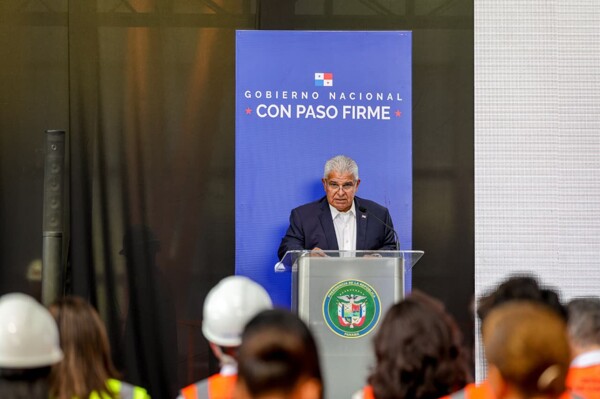 Президент Панамы призвал к более суровому правосудию после гибели полицейского