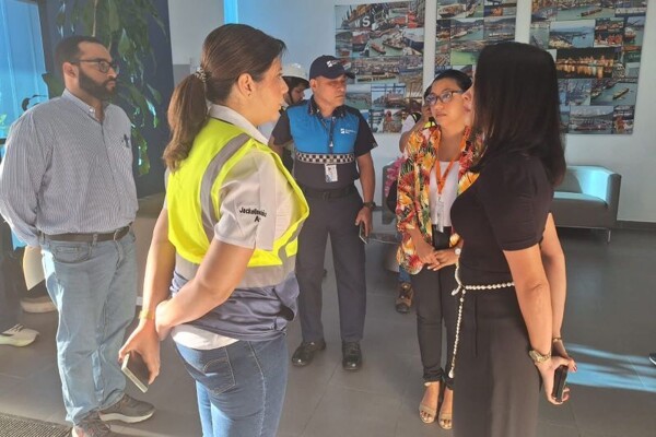 Gobierno garantiza la estabilidad laboral en los puertos de Balboa y Cristóbal