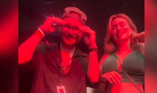 Exes Reconnect at Artist's Performance