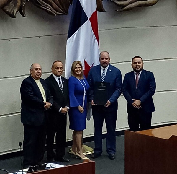 Ratification of Senniaf Director