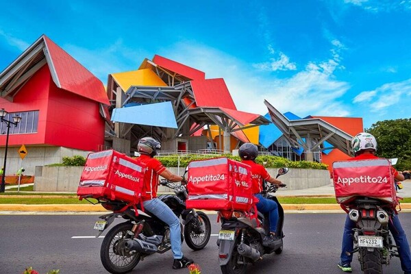 Mindful Eating: How Food Delivery Impacts Health and the Environment