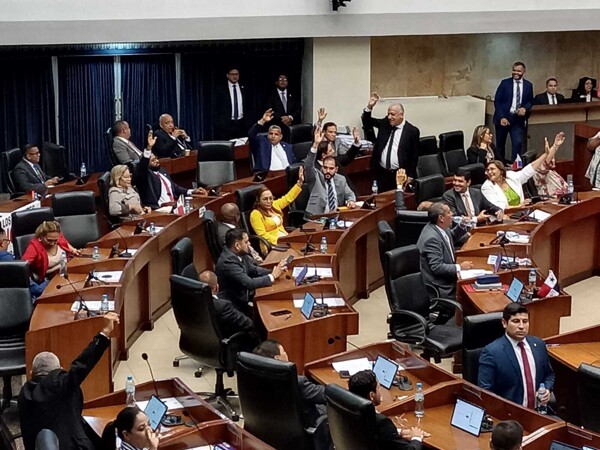 前最高法院大法官当选为巴拿马人民捍卫者