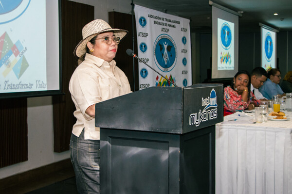 Социальные работники Панамы отмечают успехи на своем общем собрании