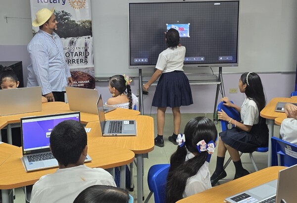 La Chorrera Inaugurates Its First Digital Interactive Classroom