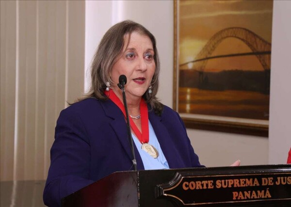 巴拿马党支持安吉拉·鲁索担任人民监察员