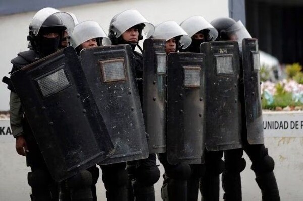 Tensions Rise at University of Panama Amid Police Presence