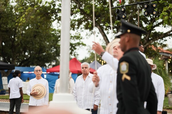 Мулино отмечает с жителями Лос-Сантос 204-ю годовщину Первого Крика о Независимости