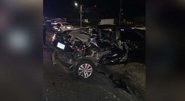 Impressive multi-vehicle accident on Domingo Díaz highway