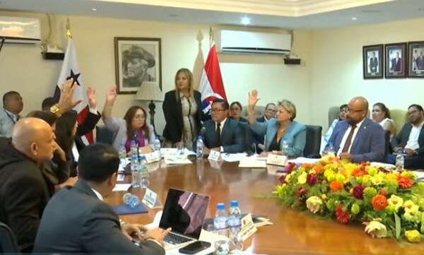 Commission approves new SENNIAF director amid crisis