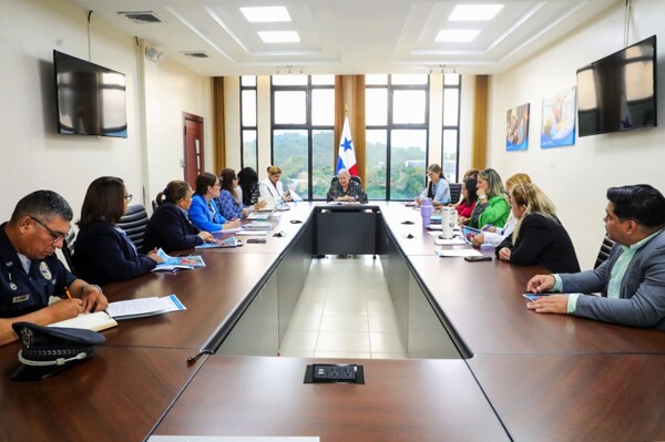 Mides de Panama refuerza protección para niños vulnerables