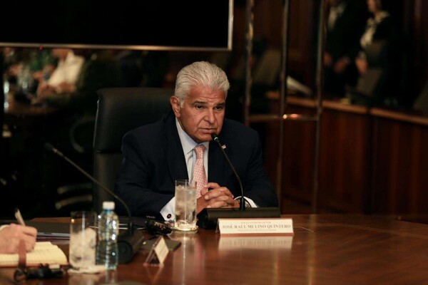 Panama's President Discusses Revival of Coastal Surveillance Program with U.S. Southern Command