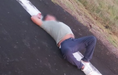 巴拿马机场跑道上发现睡觉男子