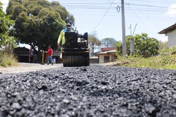 MOP在洛斯桑托斯用190吨沥青加强道路维护计划