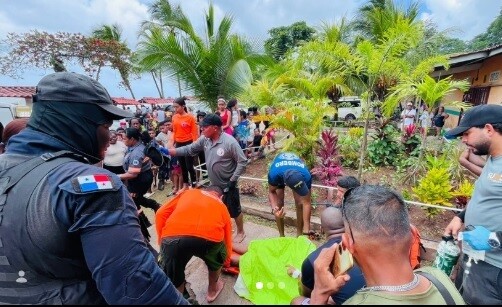 В Колоне спасли двух подростков, унесенных течением на пляже