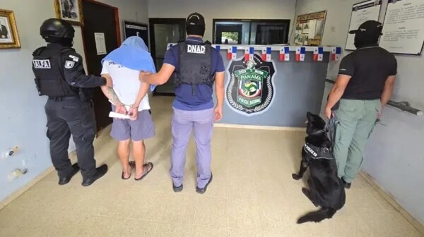 Panama’s ‘Larry the Dog’ Sniffs Out a Large Shipment of Drugs Seized from a Foreigner