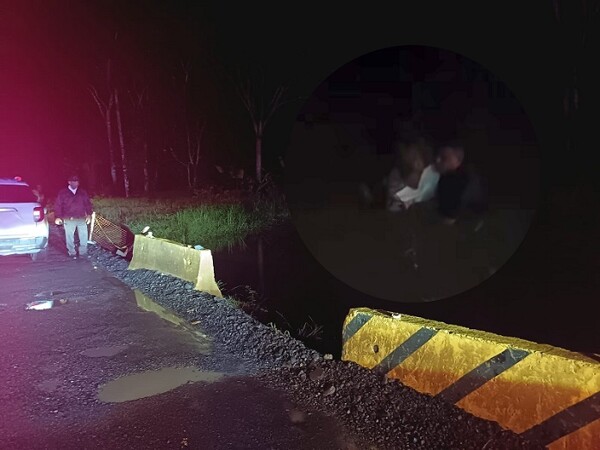 Полиция Панамы спасла женщину из затонувшего автомобиля