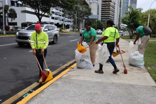 Panama City Streets Covered in Trash After World Cup Qualification