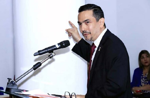 Prosecutor asks for respect for Esteban De León's family; cause of death under investigation