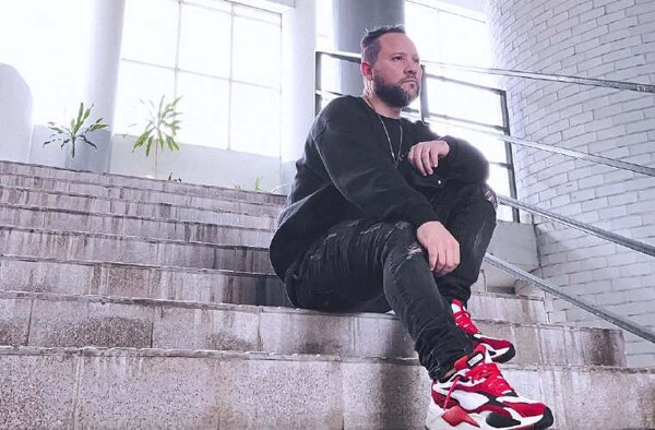 巴拿马舞家约里·坎波斯与病痛抗争并寻求支持