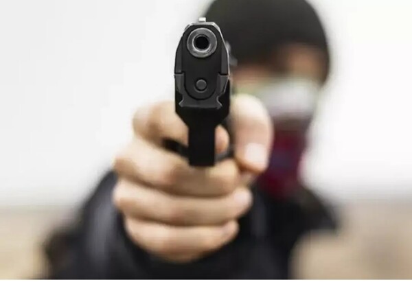 拉巴斯发生枪击案：男子头部中弹身亡