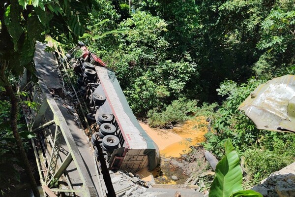 Capira Bridge Collapse Leaves Eight Districts Isolated