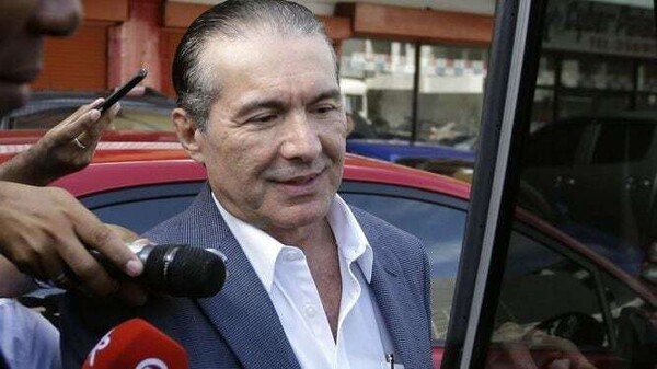 Роберто Энрикес объявляет о выдвижении своей кандидатуры на пост президента партии Cambio Democrático