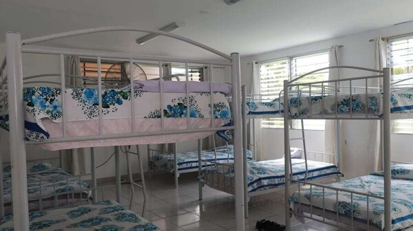 三名青少年从巴拿马庇护所逃逸