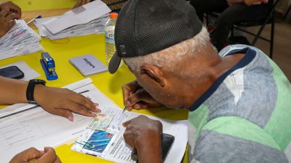 В Панаме исключили более 450 получателей социальных пособий за владение транспортом