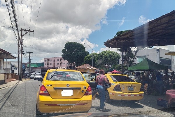 巴拿马西部出租车司机呼吁打击非法营运