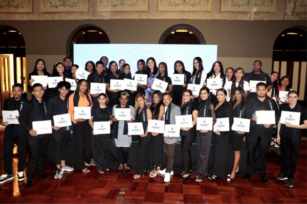 'Capacítate en tu Barrio' Program Certifies Over a Thousand Graduates