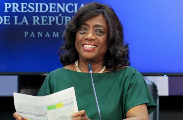 Education Minister calls to honor the country and not create divisions