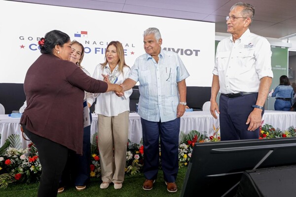 Panama Government Delivers 130 New Homes to Low-Income Families