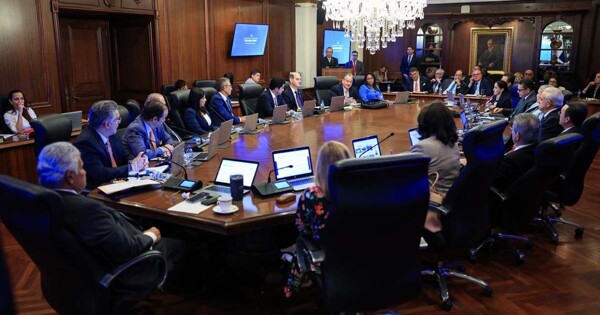 Увеличение бюджета 2025 года на здравоохранение и образование